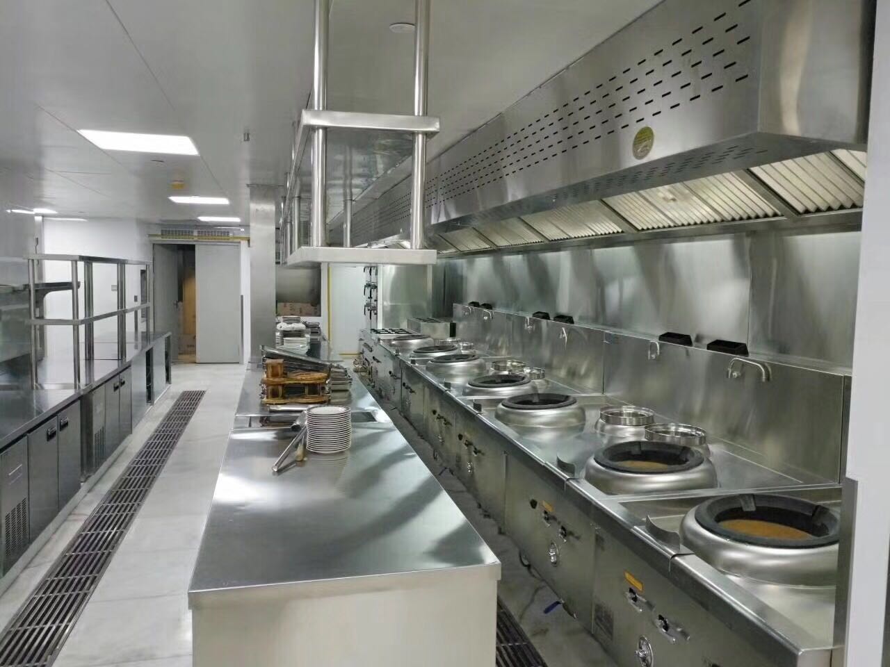 商用厨房设备炉灶